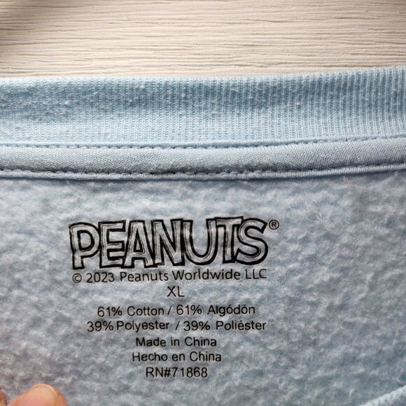 PEANUTS Snoopy Sweatshirt Winter Ice Skating. - Picture 3 of 6